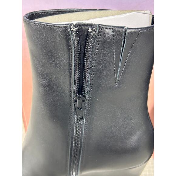 Lisa Vicky Sassy-V Black Zippered Pull on Leather Boots, Size 6.5, NWB - Picture 4 of 7